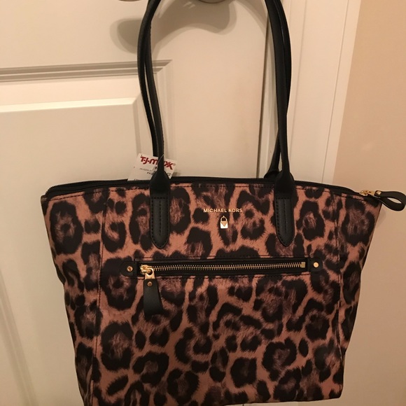 Michael Kors Handbags - Michael kors purse